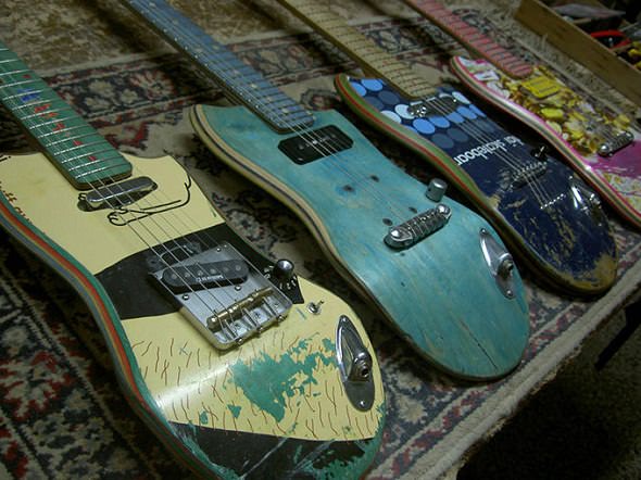 Guitarras hechas con tablas de monopatín