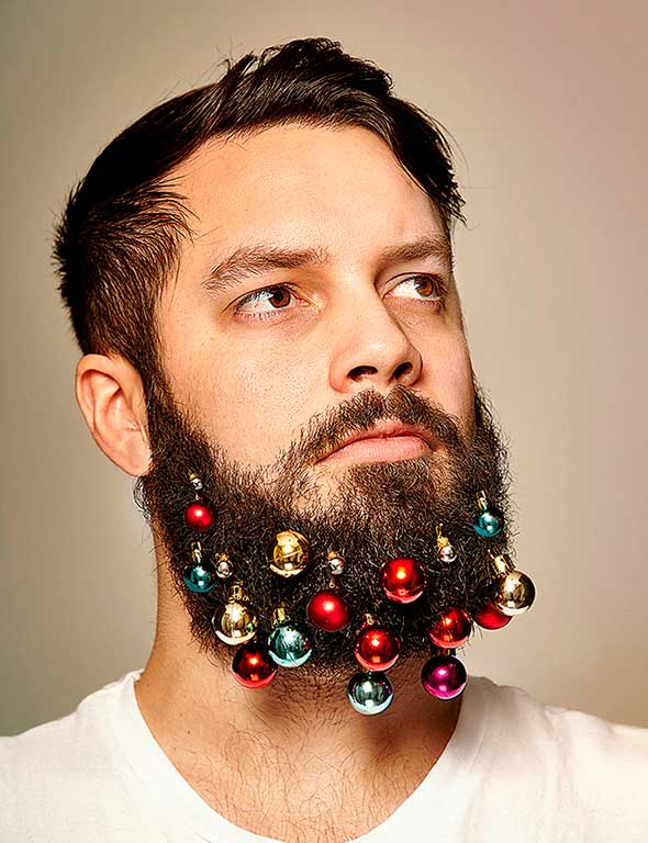Decora tu barba con estas bolas de Navidad