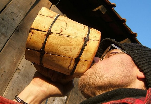 Jarra vikinga de madera