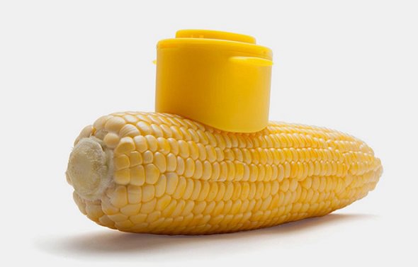 Esparcidor de mantequilla que convierte tus mazorcas de maíz en un submarino amarillo