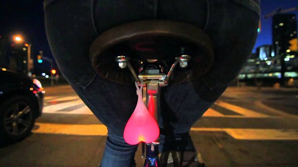luces-bicicleta-forma-testiculos